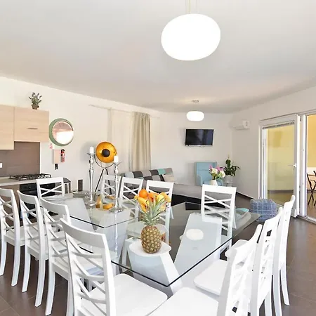 Sleeps 12 Pool Air Con Wifi Villa Tomisici