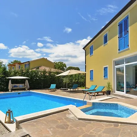 Sleeps 12 Pool Air Con Wifi *