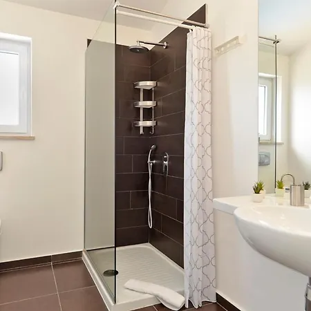 Sleeps 12 Pool Air Con Wifi * Tomisici