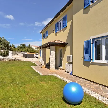 Villa Sleeps 12 Pool Air Con Wifi Tomisici