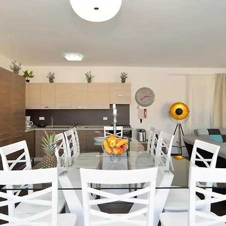 Sleeps 12 Pool Air Con Wifi Villa